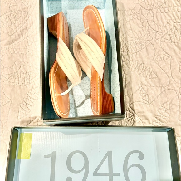 Bernardo Miami Demi Wedge in White Antique Calf size 7M. Very good condition. - Picture 5 of 16